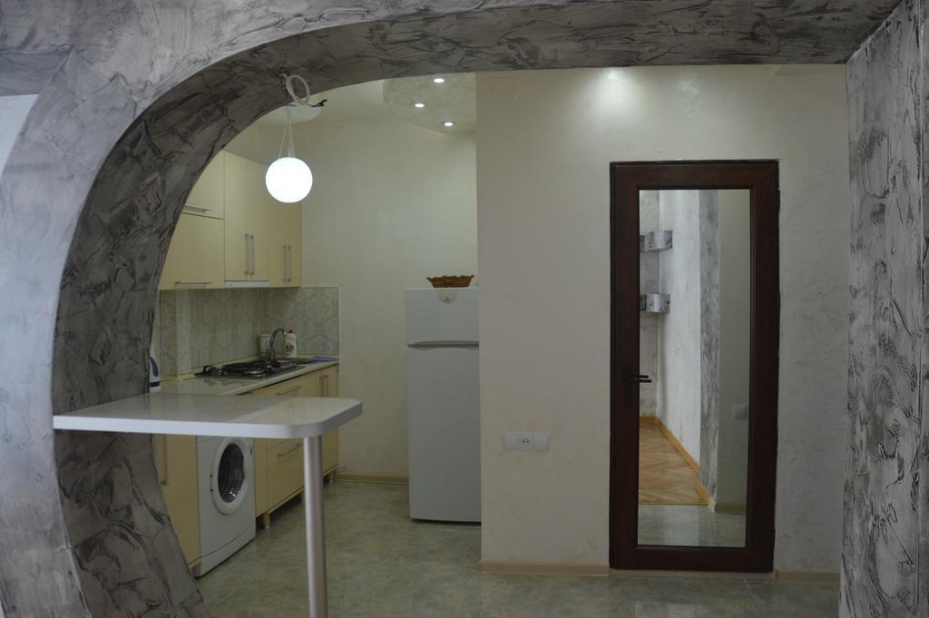 Irakli'S Apartment With Sea View Batumi Habitación foto