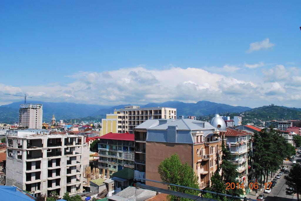 Irakli'S Apartment With Sea View Batumi Habitación foto